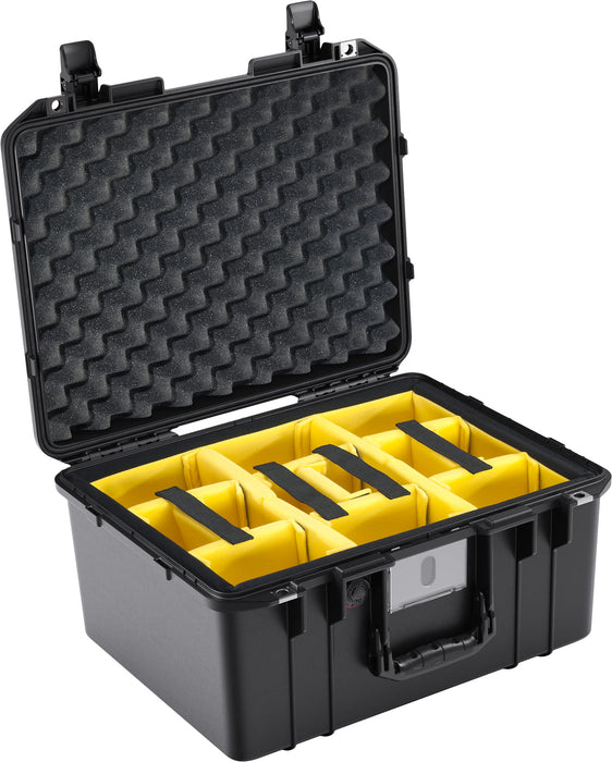 Pelican Cases - 1557 Air Case - Internal dimensions: 440 x 330 x 248 mm.